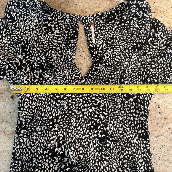 Free People Black White Looking for Love Short Sleeve Midi Dress Size 4 - Picture 7 of 12